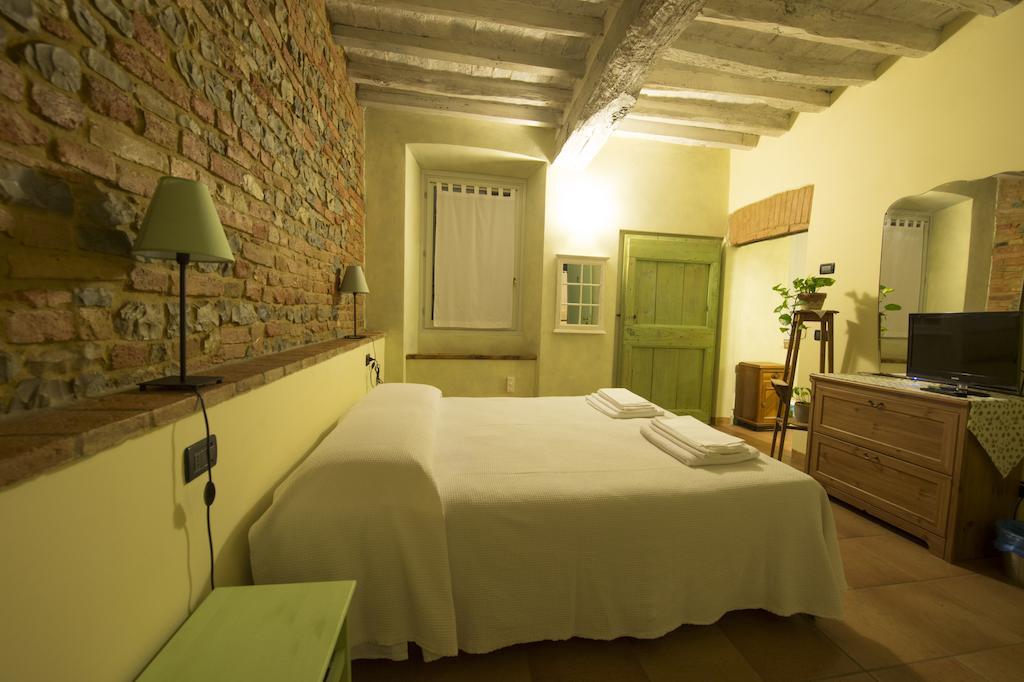 Agriturismo Arte Contadina Fiorenzuola dʼArda Quarto foto