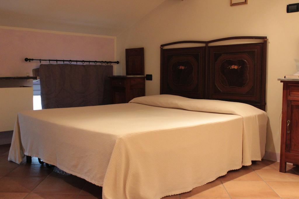 Agriturismo Arte Contadina Fiorenzuola dʼArda Quarto foto